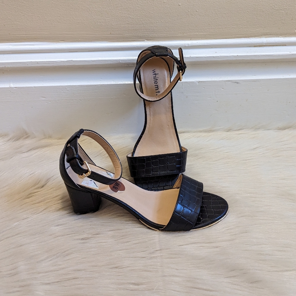 White Mountain black with gold trim chunky heel sandals size 8W